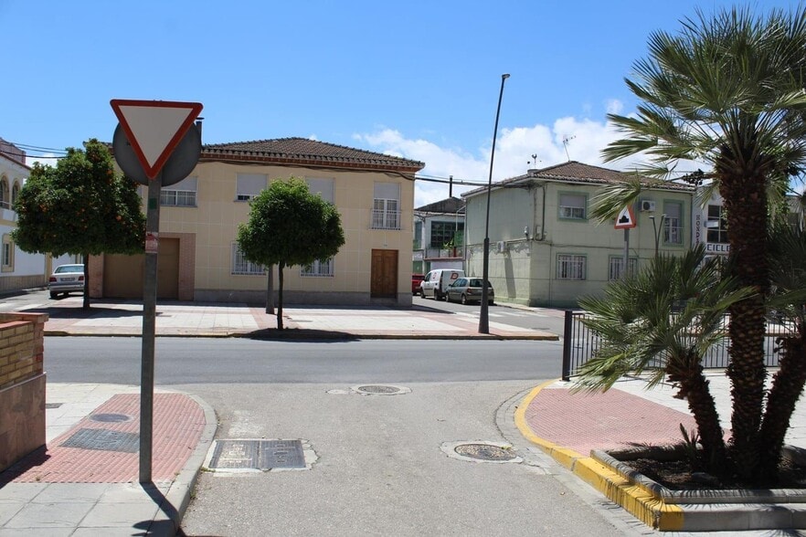 Calle Ruperto Chapi, 1, Santa Fe, Granada for sale - Building Photo - Image 2 of 23