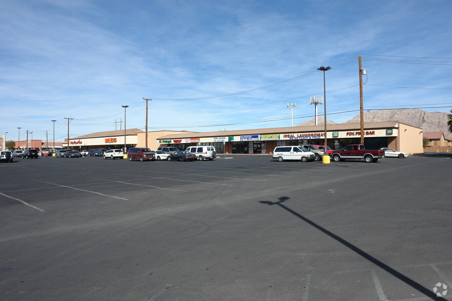 348-350 N Nellis Blvd, Las Vegas, NV for rent - Primary Photo - Image 1 of 25