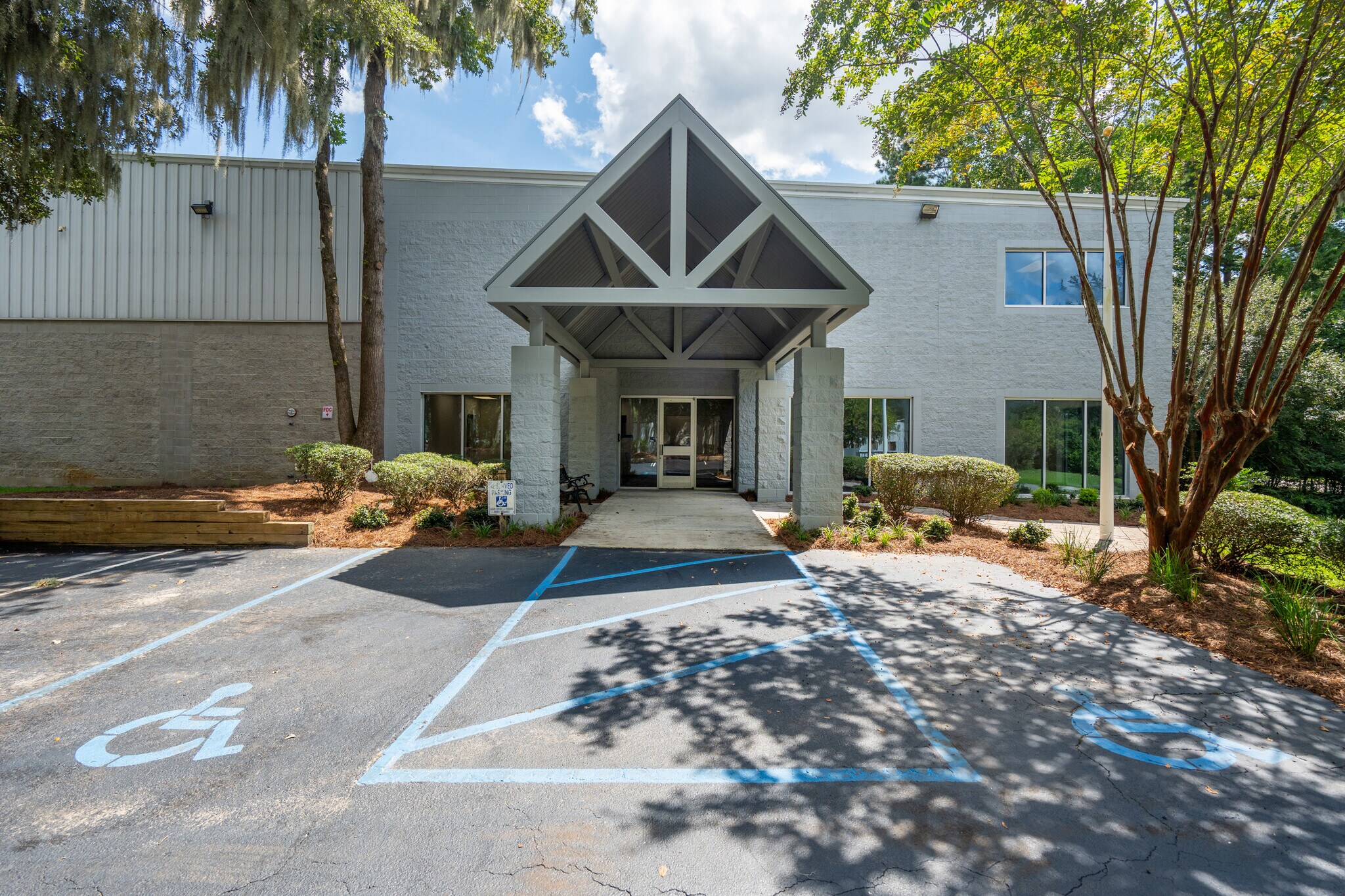 5101 Coosaw Creek Blvd, North Charleston, SC to rent Building Photo- Image 1 of 10