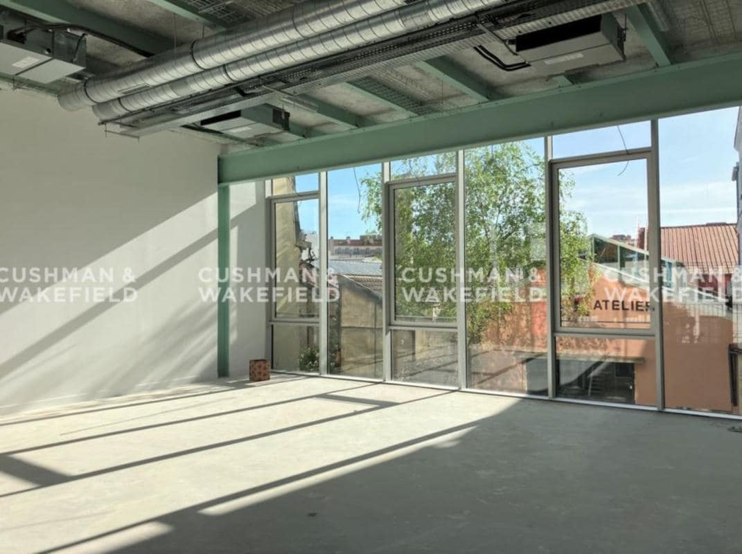 Office in Malakoff to rent Interior Photo- Image 1 of 18
