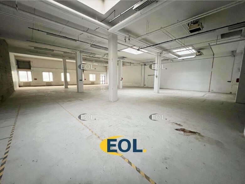 Light Industrial in Villepinte for sale - Interior Photo - Image 1 of 28