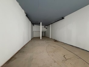 5 Golders Green Rd, London to rent Interior Photo- Image 2 of 2