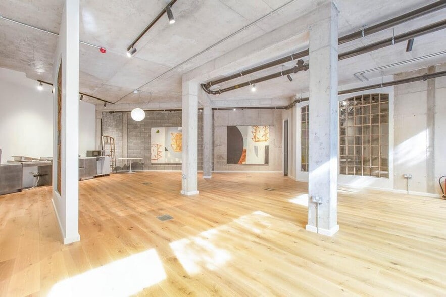 59 Wallis Rd, London to rent - Interior Photo - Image 3 of 26