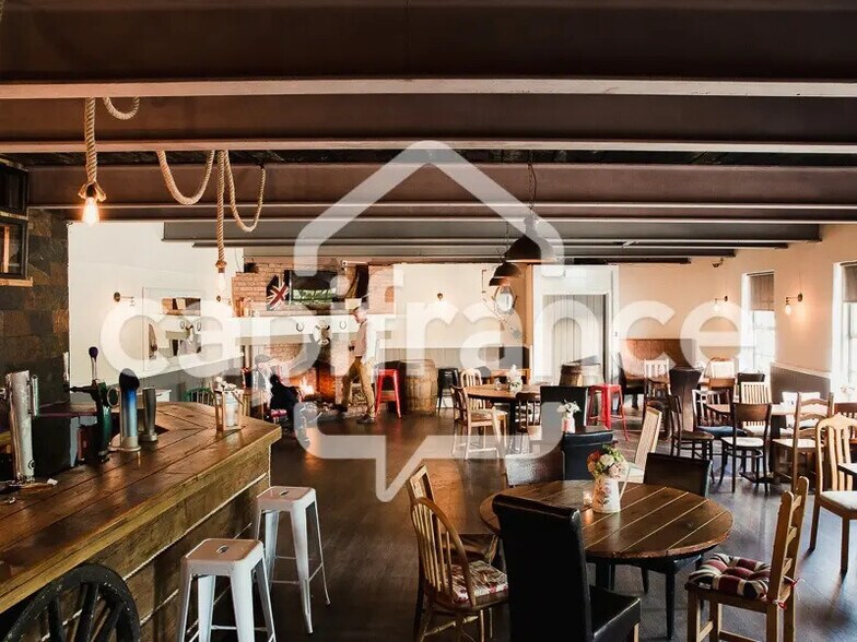 Retail in Saint-Laurent-de-Cerdans for sale - Interior Photo - Image 1 of 6