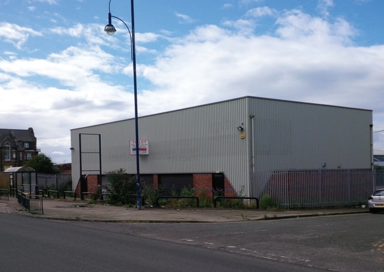 120 Derby Rd, Bootle to rent - Primary Photo - Image 1 of 2