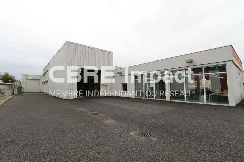Vente Entrepôt 1 744 m² - Photo 1