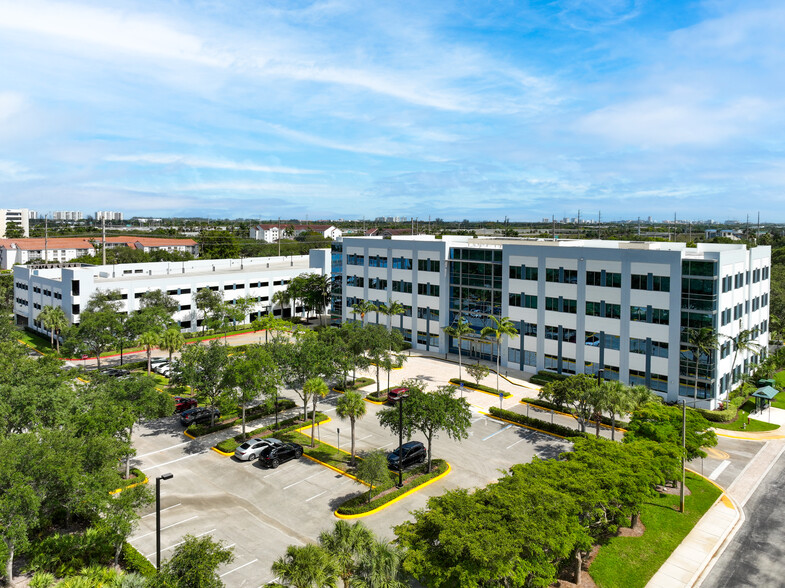 750 Park of Commerce Blvd, Boca Raton, FL for rent - Building Photo - Image 3 of 18