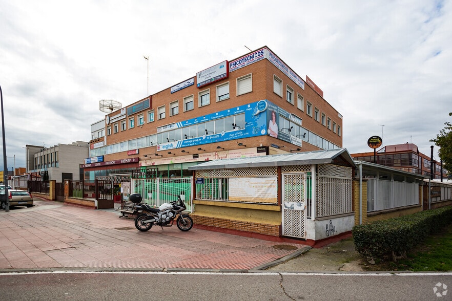 Calle Olímpico Francisco Fernández Ochoa, 18, Alcorcón, Madrid to rent - Building Photo - Image 3 of 3