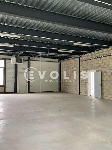 Light Industrial in Tremblay En France for sale - Interior Photo - Image 3 of 10