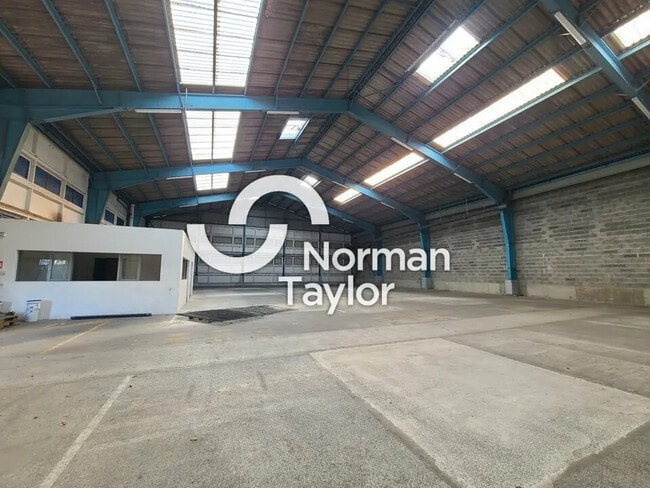 Location Local d'activités 1 040 m²