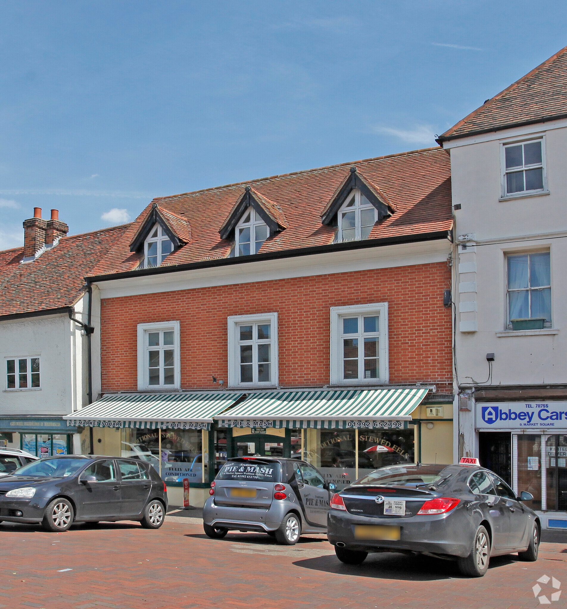 7-8 Market Sq, Waltham Abbey to rent Primary Photo- Image 1 of 3