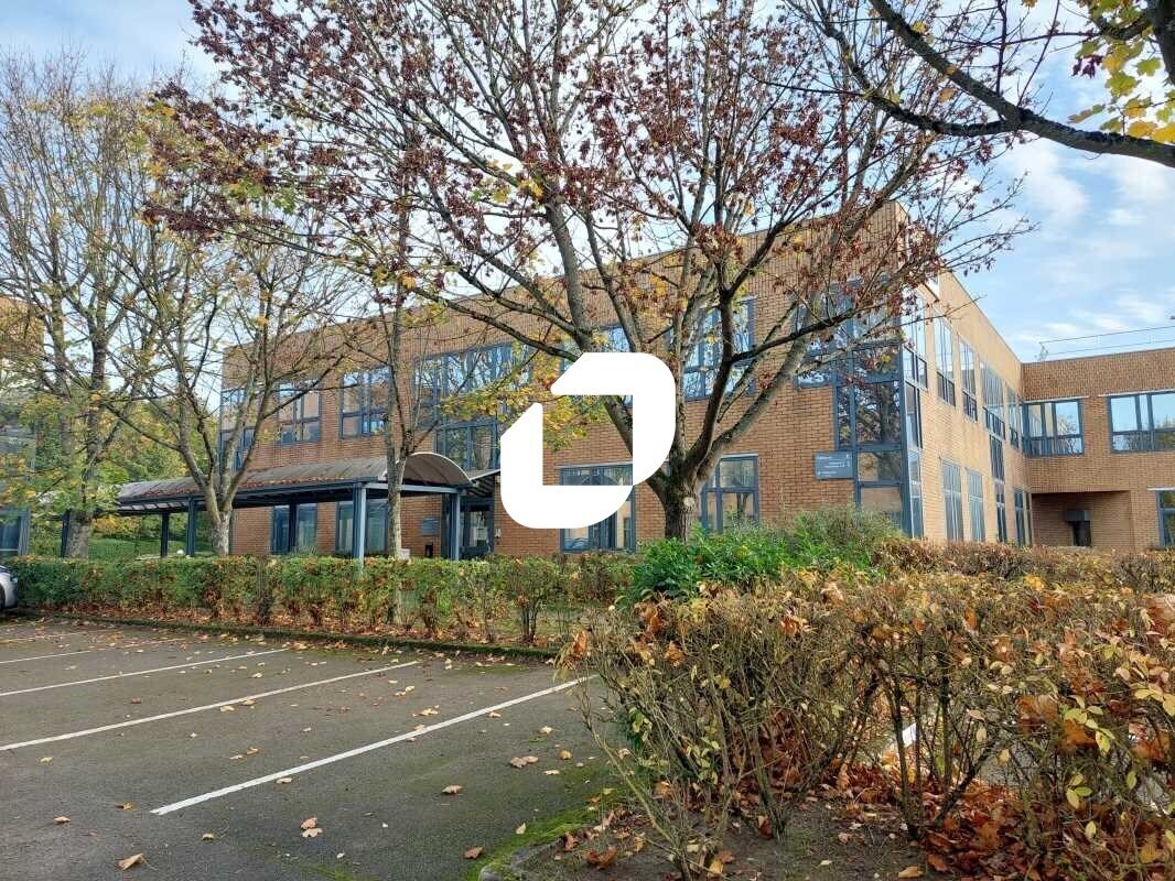 39-43 Avenue Des 3 Peuples, Montigny-le-Bretonneux to rent Building Photo- Image 1 of 8