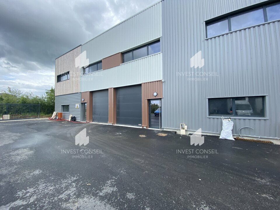 Light Industrial in Viarmes to rent Building Photo- Image 1 of 7