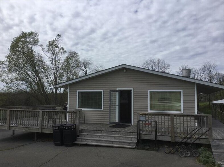 3277 E Lake Rd, Jamestown, PA 16134 UK