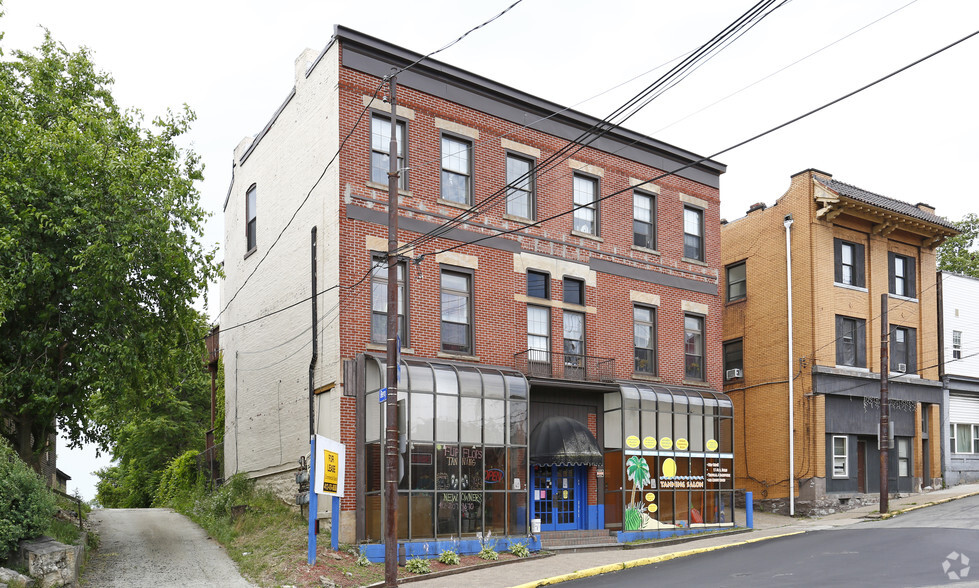 2545-2547 Brownsville Rd, Pittsburgh, PA for sale - Primary Photo - Image 1 of 1