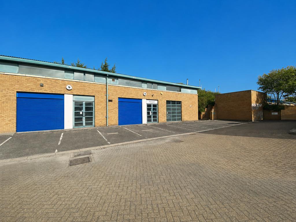 9 & 11 Apex Business Centre, Dunstable to rent Building Photo- Image 1 of 2