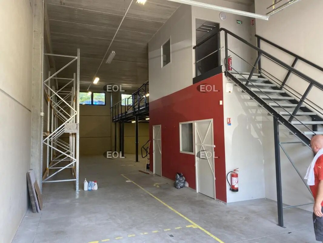 Light Industrial in Brignais to rent Interior Photo- Image 1 of 13
