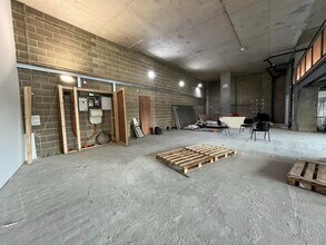 7 Water Front, Ipswich to rent Interior Photo- Image 2 of 3