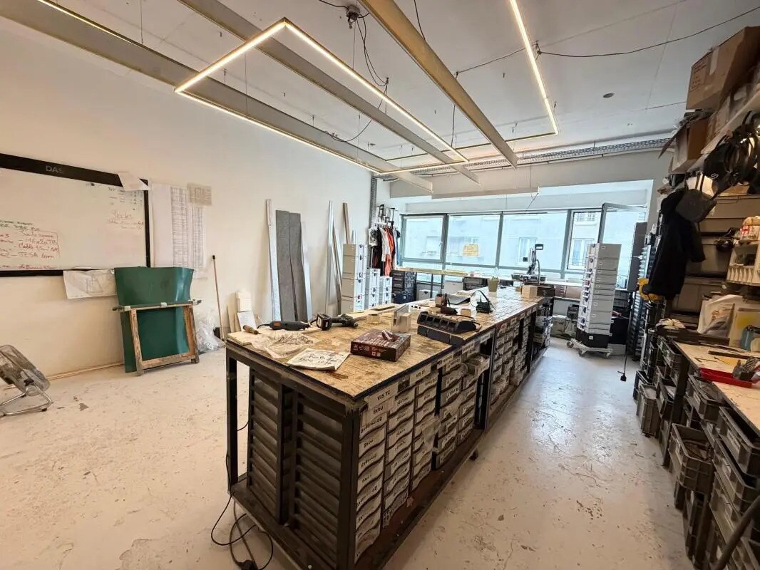 Light Industrial in Paris to rent Interior Photo- Image 1 of 7