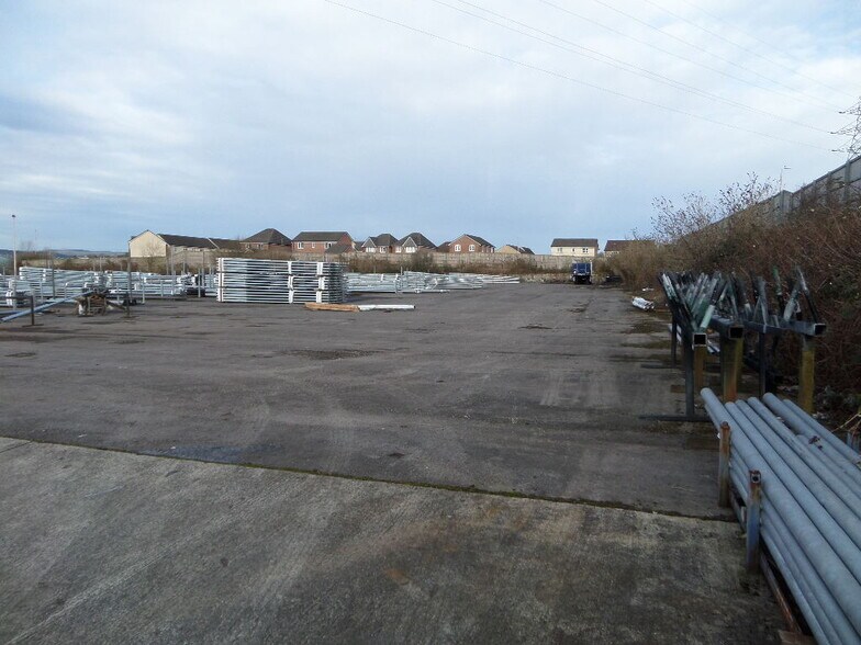 Wyndham Close, Bridgend to rent - Building Photo - Image 2 of 11