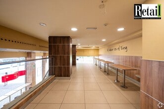 Retail in Madrid, Madrid to rent Interior Photo- Image 2 of 3