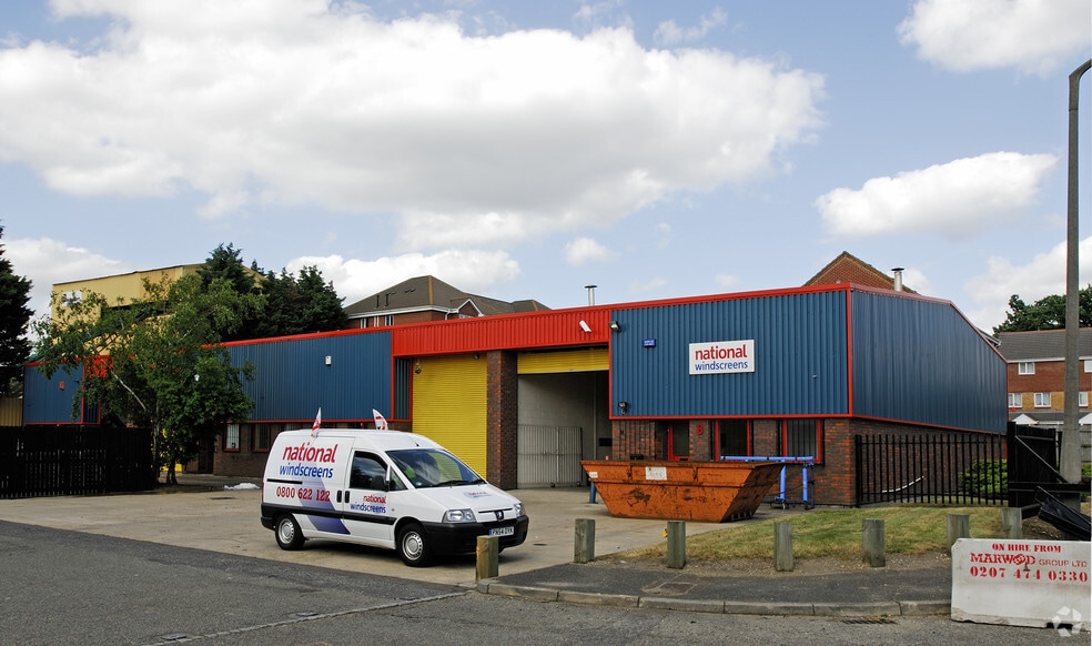 Stirling Way, Croydon to rent - Primary Photo - Image 1 of 2