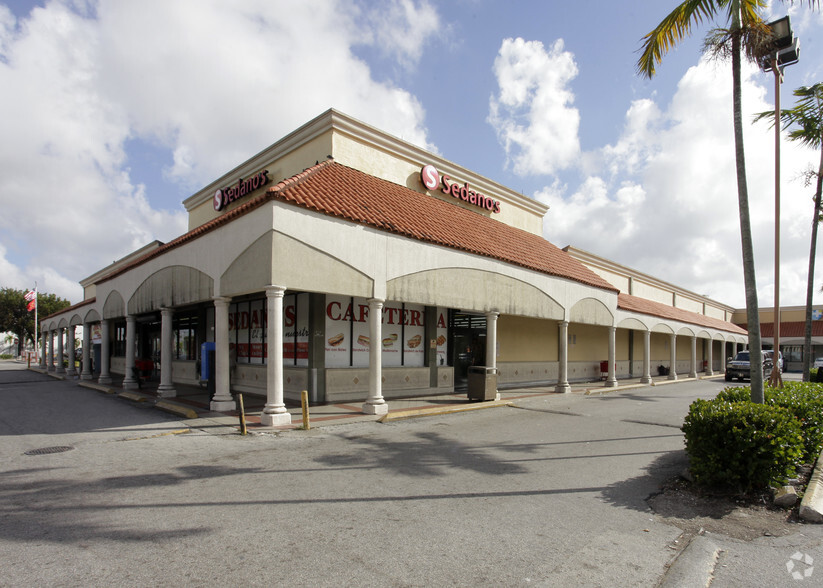 1700 W 68th St, Hialeah, FL for rent - Building Photo - Image 1 of 3