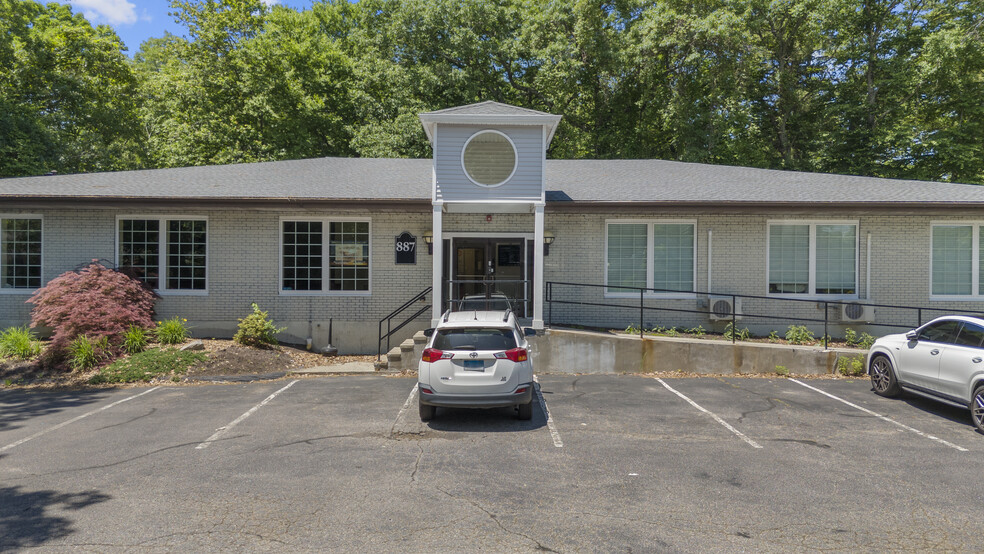 887 Main St, Monroe, CT for rent - Building Photo - Image 1 of 22