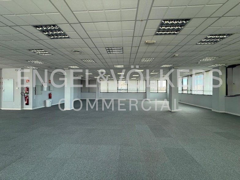 Office in Madrid, Madrid for sale - Interior Photo - Image 2 of 2
