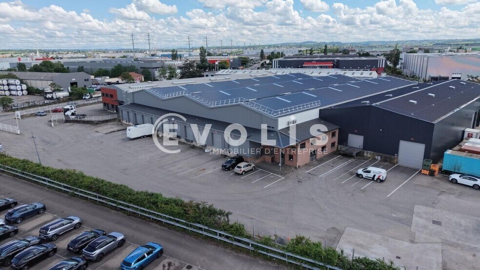 8 Avenue De L'Industrie, Corbas to rent - Building Photo - Image 1 of 10