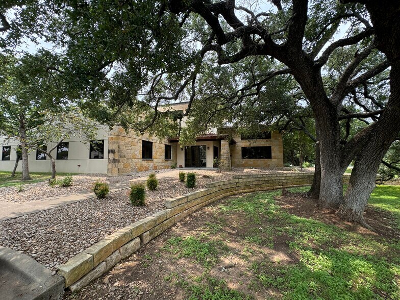 2500 NE Inner Loop, Georgetown, TX for rent - Building Photo - Image 1 of 8