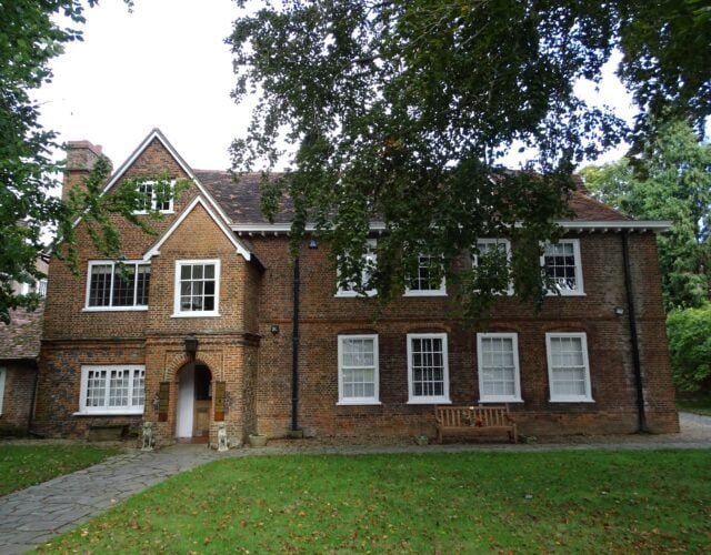 4 Southdown Rd, Harpenden to rent Interior Photo- Image 1 of 4