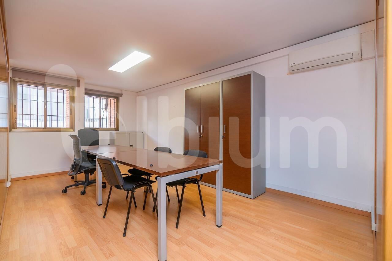 Barcelona, BAR 08029 - Unit - -  - Interior Photo - Image 1 of 44