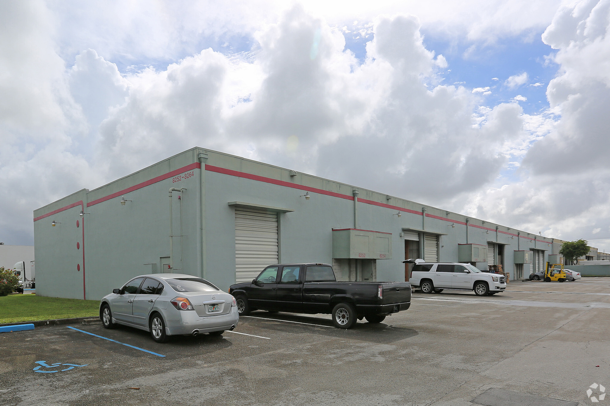 8252-8264 NW 70th St, Miami, FL for rent Building Photo- Image 1 of 10