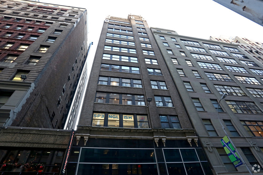 230 W 39th St, New York, NY for rent - Building Photo - Image 1 of 30