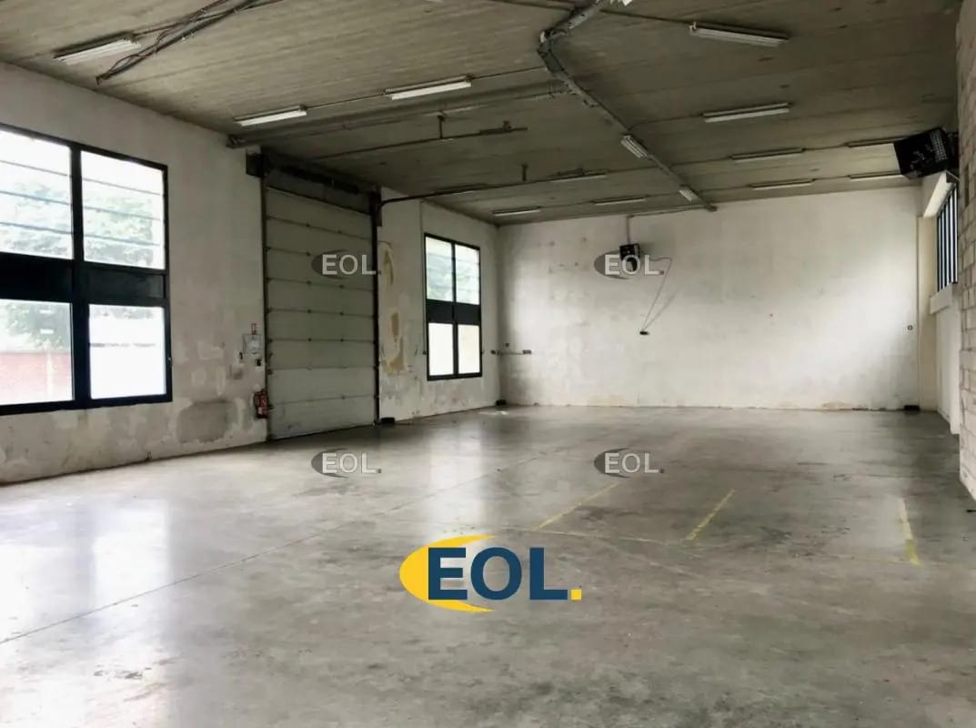 Light Industrial in La Courneuve to rent Interior Photo- Image 1 of 8