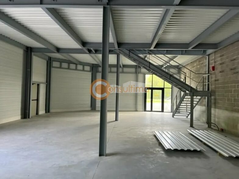 Industrial in Tresses for sale - Interior Photo - Image 3 of 7