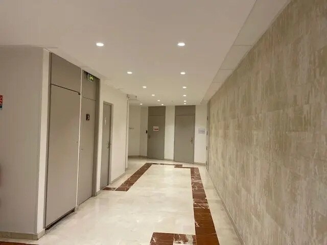Office in Rosny-sous-Bois to rent - Lobby - Image 2 of 3