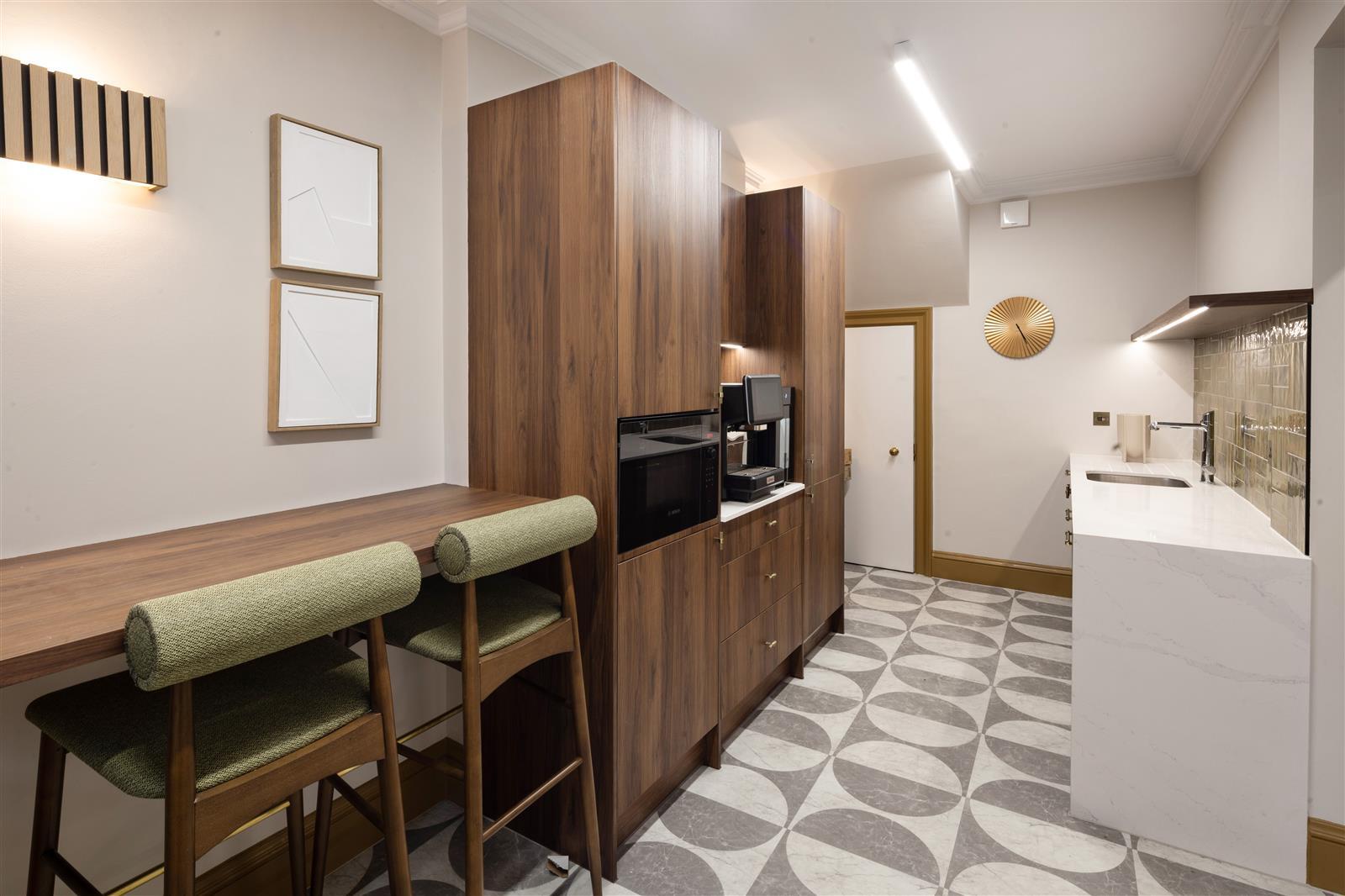 142 Buckingham Palace Rd, London to rent Interior Photo- Image 1 of 4