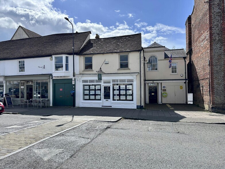 13 High St, Thame to rent - Building Photo - Image 2 of 5
