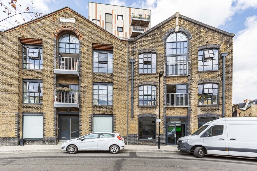 7B Cresset Rd, London to rent - Building Photo - Image 2 of 24