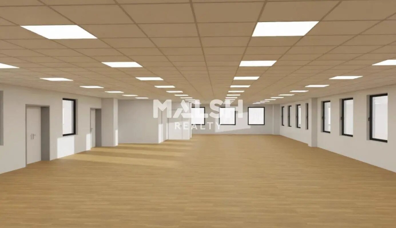 Office in Limonest to rent Building Photo- Image 1 of 15