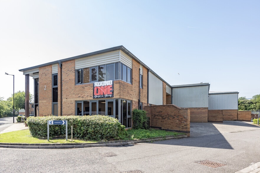 Feeder Rd, Bristol to rent - Primary Photo - Image 1 of 8
