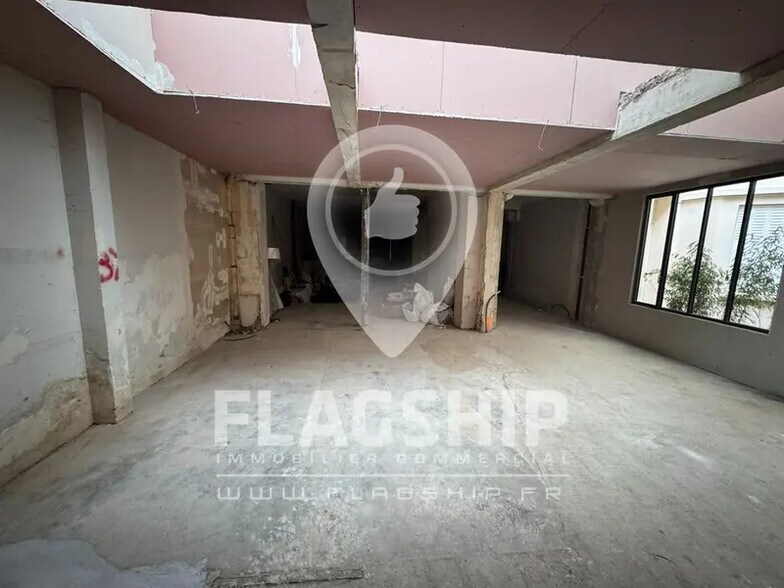 Retail in Paris for sale - Interior Photo - Image 2 of 9