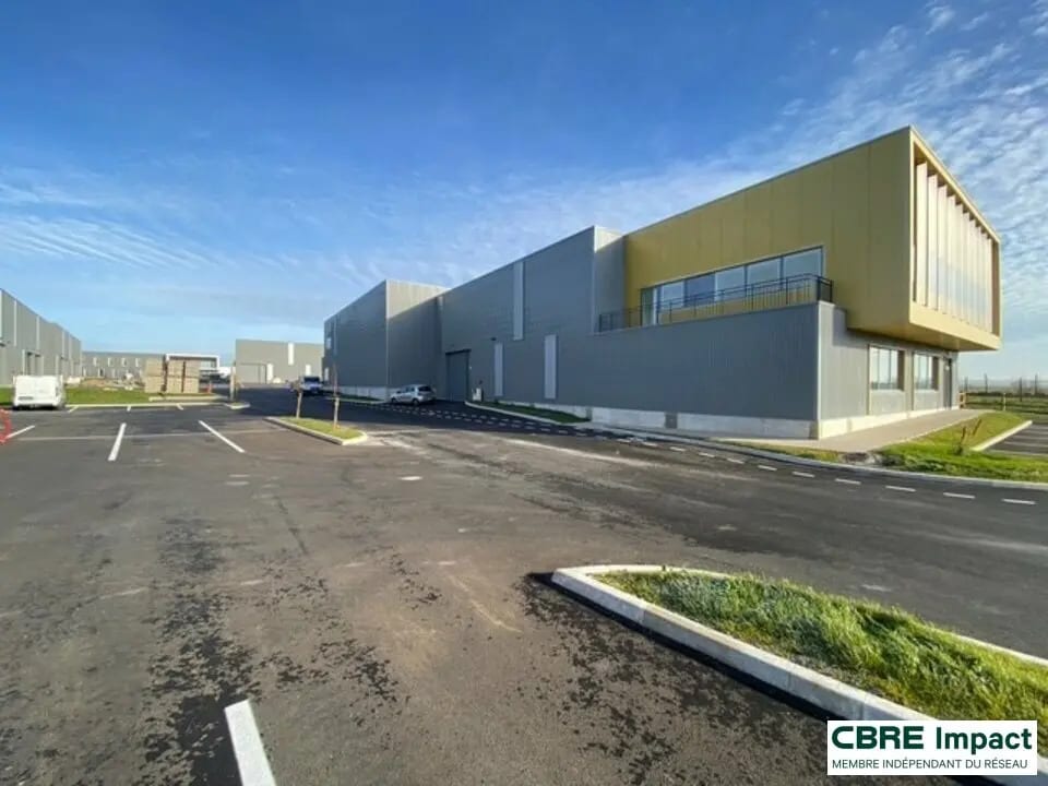 Location Local d'activités 350 m² - Photo 1