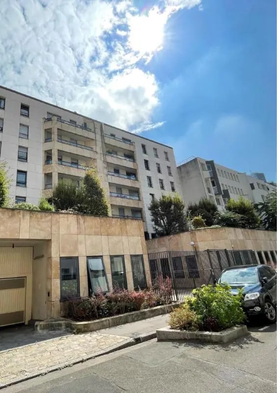 52 Rue Du Capitaine Guynemer, Courbevoie for sale Building Photo- Image 1 of 21