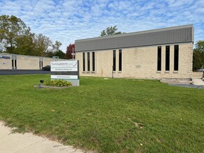 21430 W Greenfield Ave, New Berlin, WI for rent Building Photo- Image 1 of 4