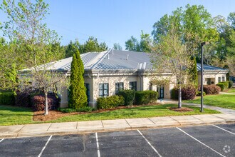 9723 Northcross Center Ct, Huntersville, NC for rent Building Photo- Image 1 of 33