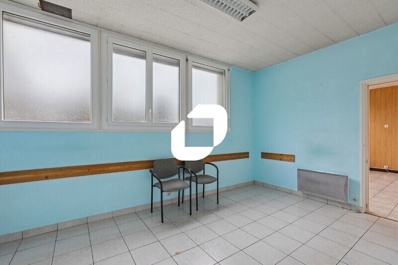 Office in Chilly-Mazarin to rent - Interior Photo - Image 2 of 14