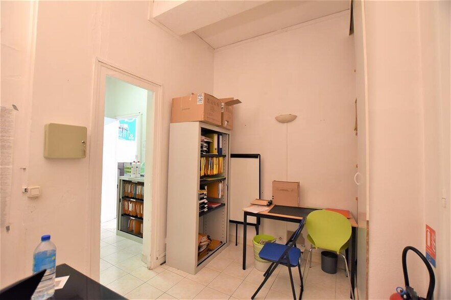 Retail in Paris to rent - Interior Photo - Image 3 of 6